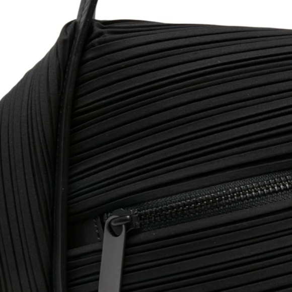 Pleats Please Issey Miyake “Bias Pleats” Bag - Picture 6 of 6